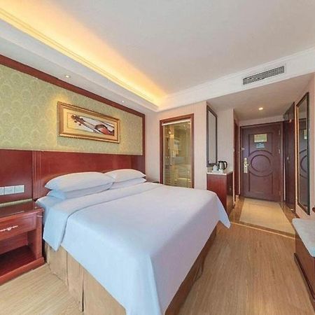 Yichang Vienna Hotel Wanda Branch Exterior photo