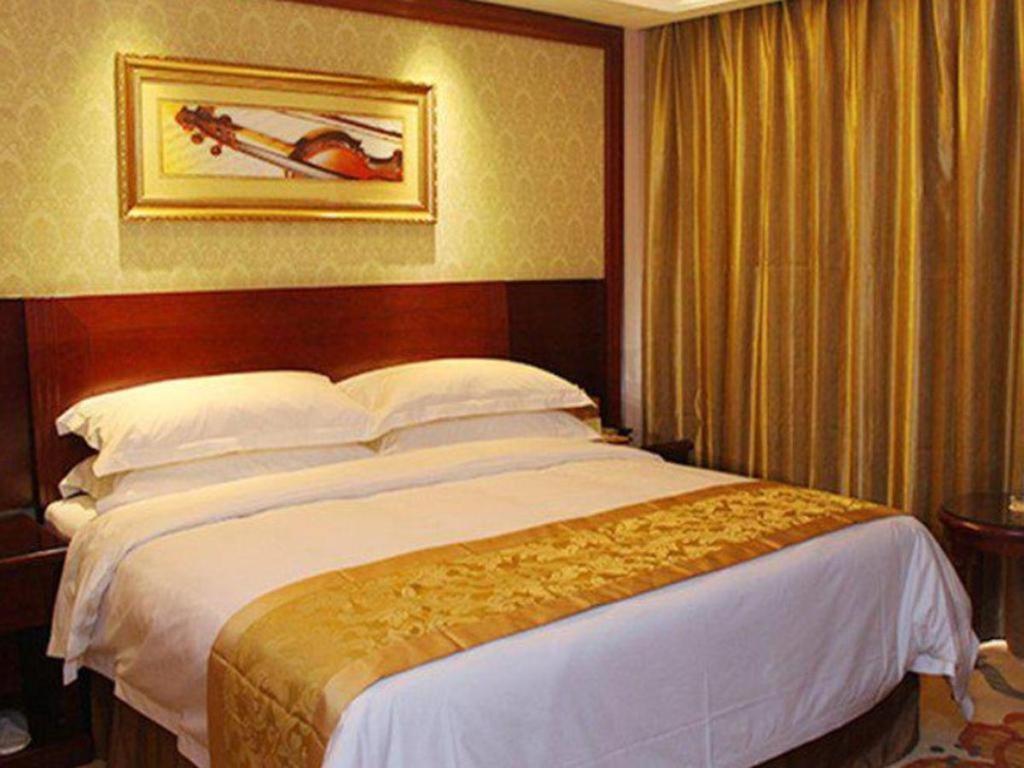 Yichang Vienna Hotel Wanda Branch Exterior photo