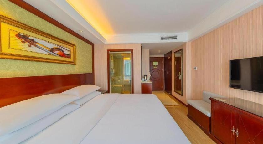 Yichang Vienna Hotel Wanda Branch Exterior photo
