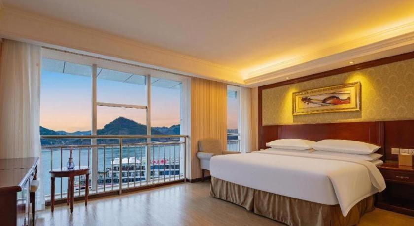 Yichang Vienna Hotel Wanda Branch Exterior photo