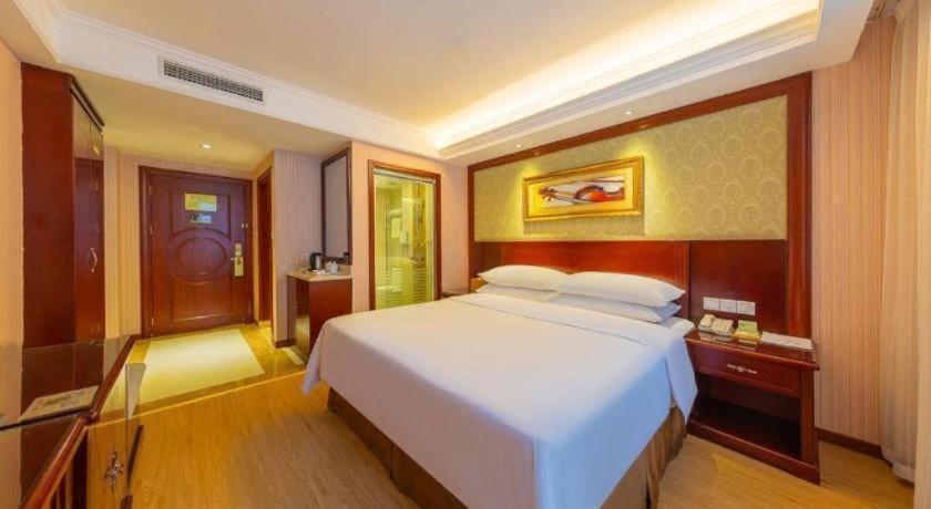 Yichang Vienna Hotel Wanda Branch Exterior photo